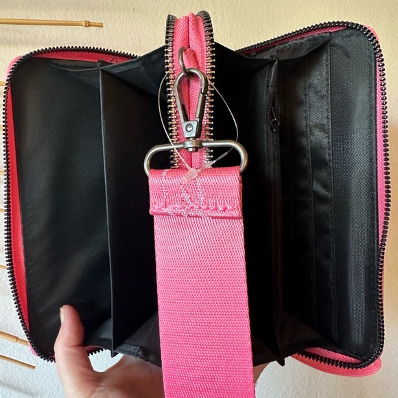 Ed Hardy Vibrant Pink Skull Embossed Crossbody Bag Wallet with Wristlet NWT - Picture 9 of 10